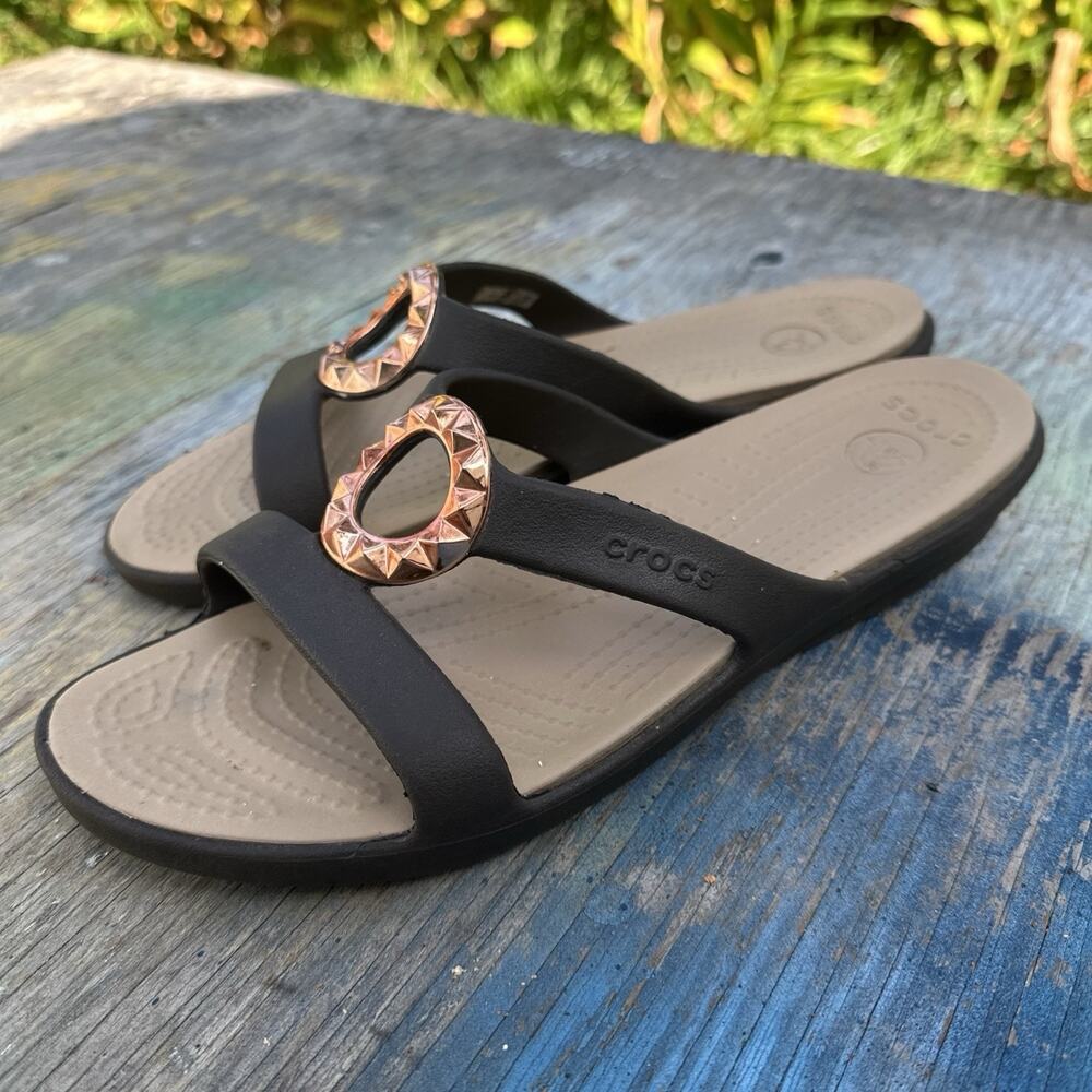 Crocs Sanrah Wedge Sandal Women’s 9 Beveled Circle Metallic Brown Tan 750